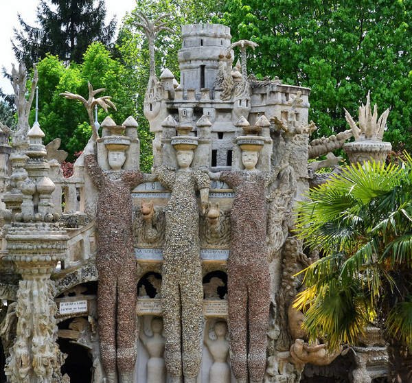 Maison du facteur Cheval